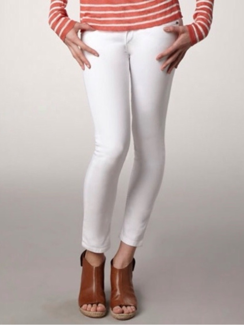 Vince White Washed Denim Skinny Jeans Women's Size 26 Mid Rise style DV102-2151
